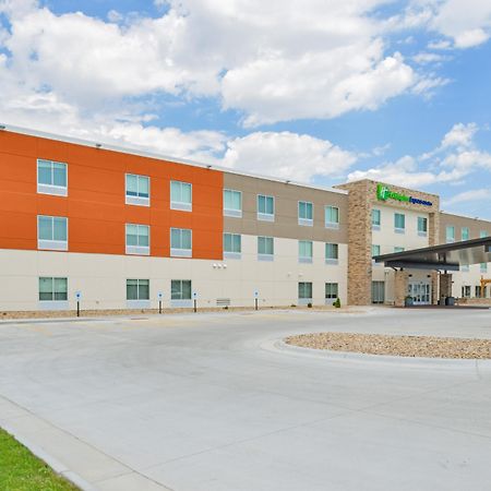 Holiday Inn Express & Suites - Chadron By Ihg Exterior photo