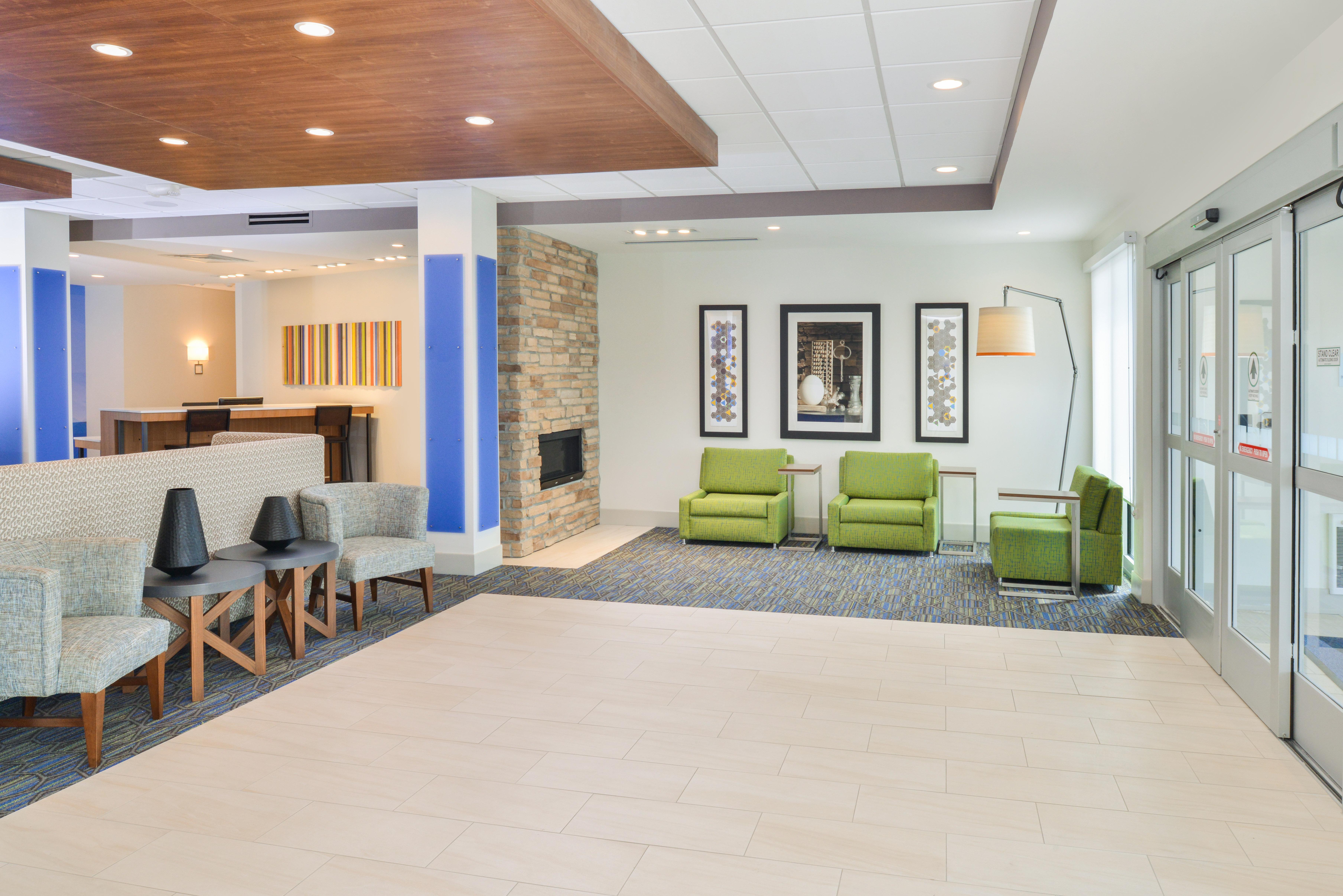 Holiday Inn Express & Suites - Chadron By Ihg Exterior photo