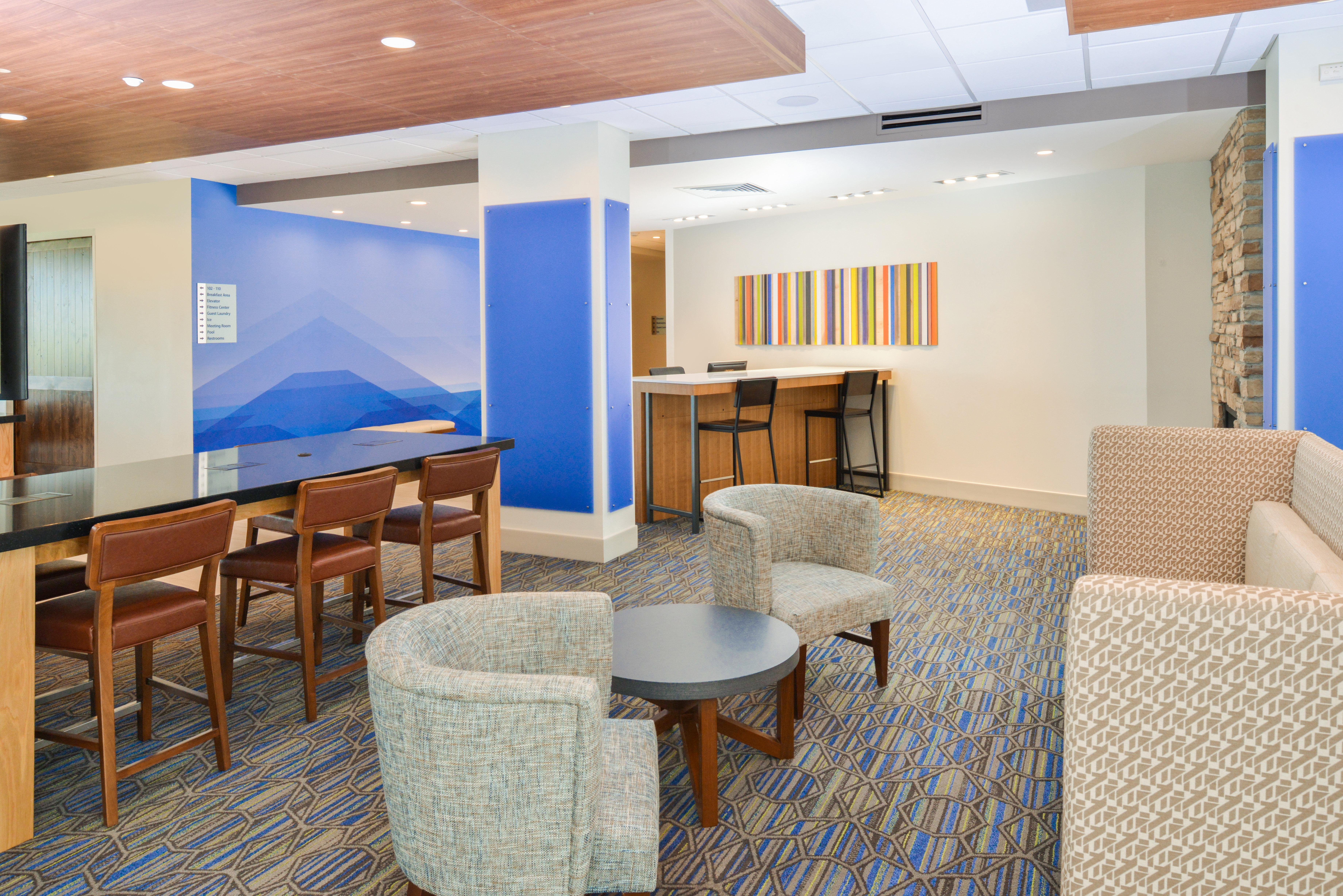 Holiday Inn Express & Suites - Chadron By Ihg Exterior photo