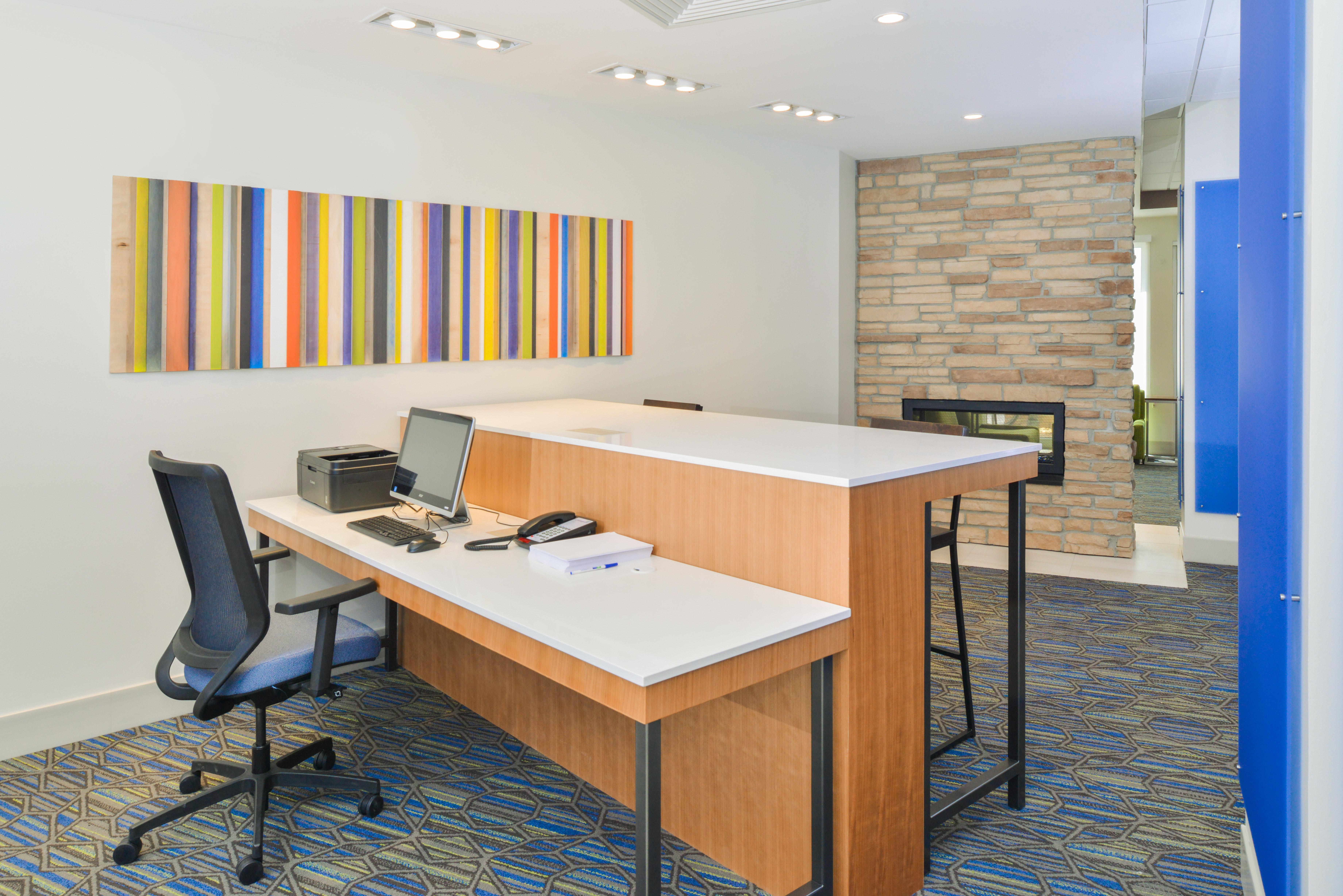 Holiday Inn Express & Suites - Chadron By Ihg Exterior photo