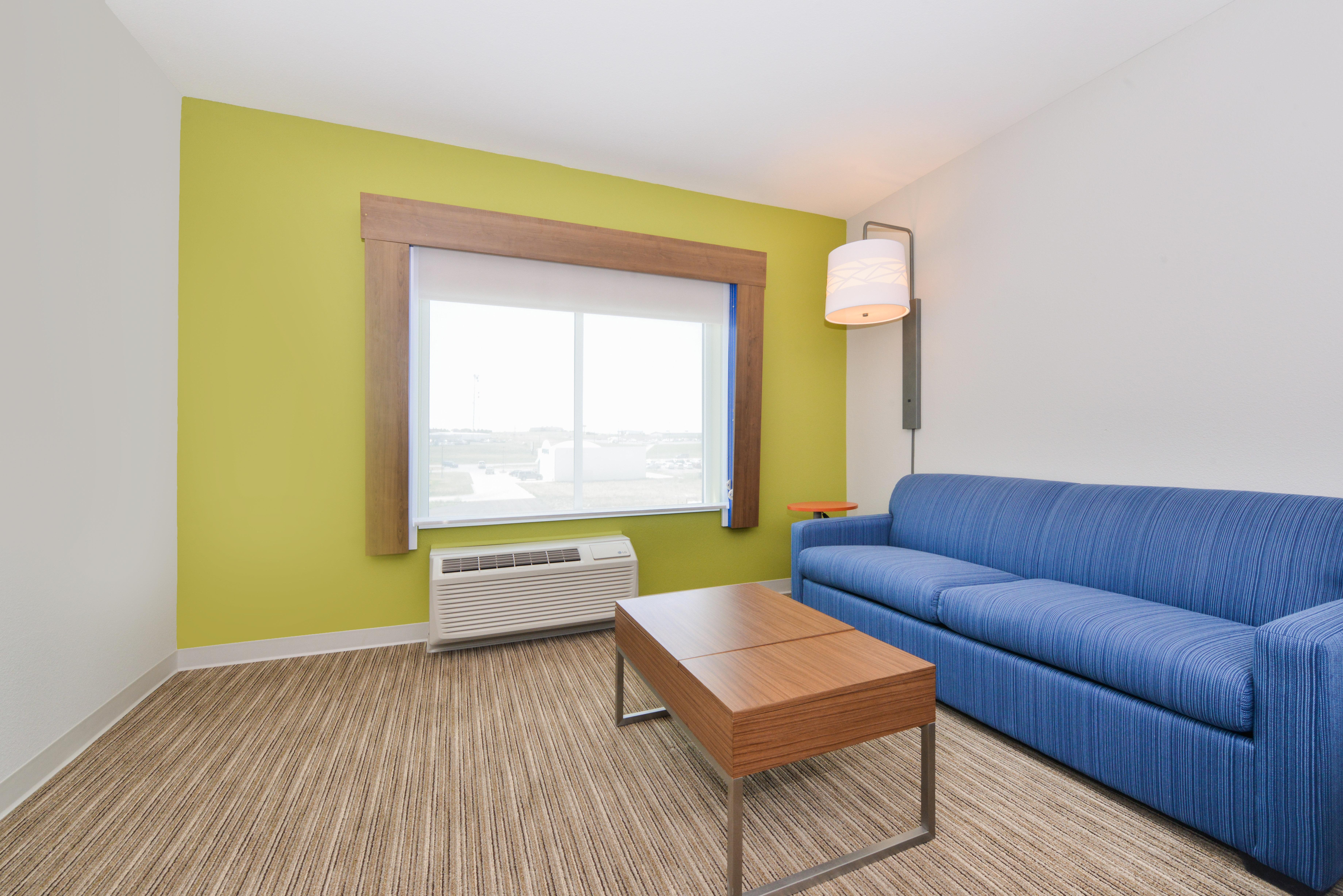 Holiday Inn Express & Suites - Chadron By Ihg Exterior photo